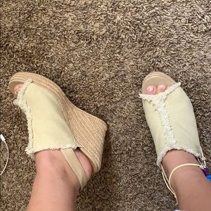 Cream wedges with fringe detail